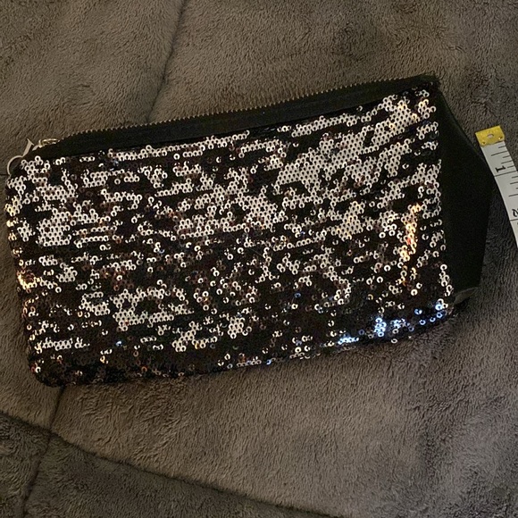 Victoria’s Secret zip bag - Picture 7 of 7